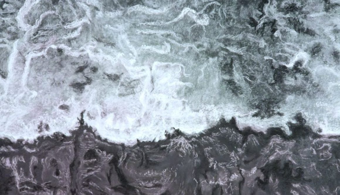 3. Schuimend water, houtskool, conté, pastel, 50x65, 2021.jpg 3. Schuimend water, houtskool, conté, pastel, 50x65, 2021.jpg